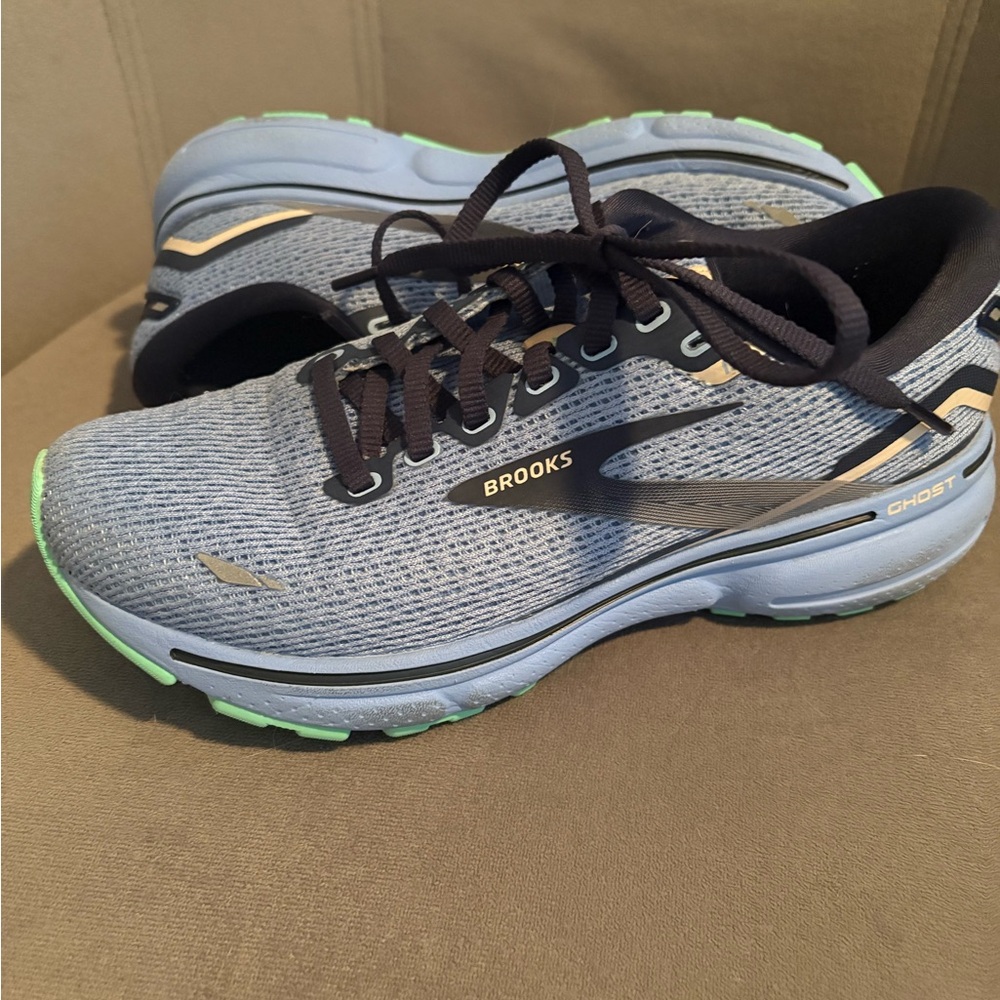 Brooks Ghost 15 size women’s 6 shoes